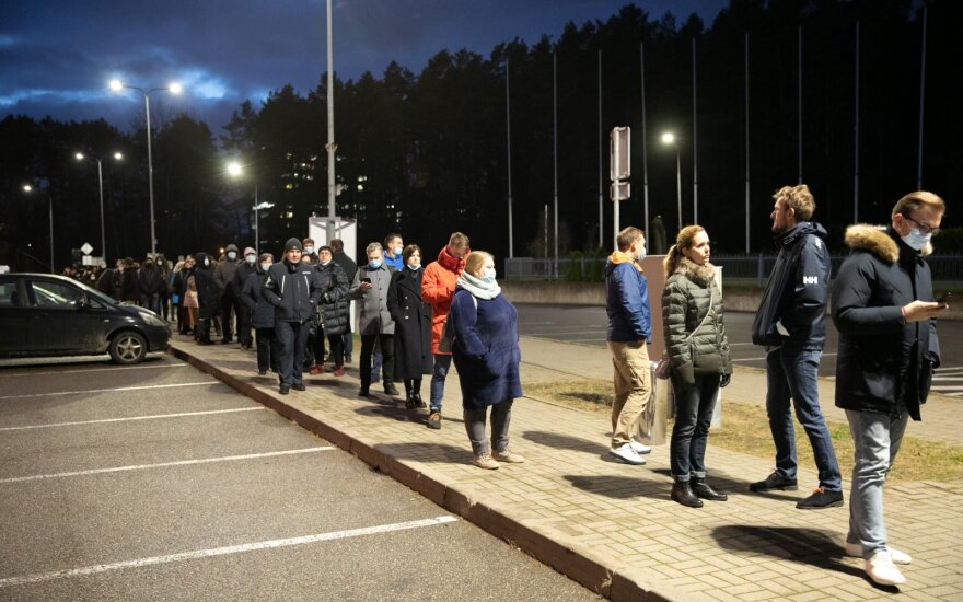 В Литве получено больше 6000 сообщений о побочных действиях вакцины от коронавируса