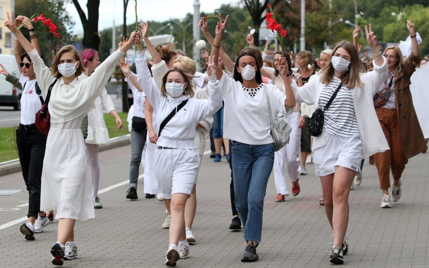 Протесты в Беларуси: в Минске проходит женская акция солидарности