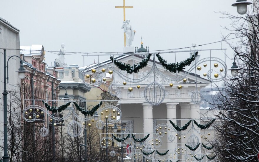 Vilnius jau puošiasi Kalėdoms