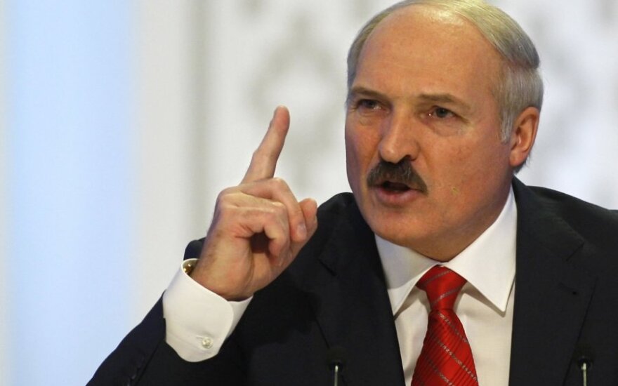 Лукашенко: нам не надо Россию напрягать