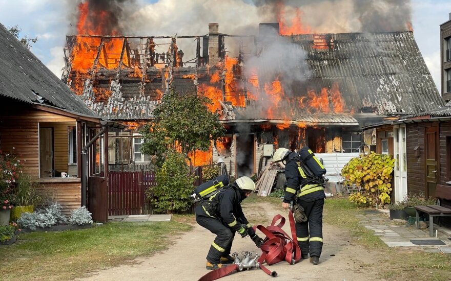 В центре Вильнюса сгорел деревянный жилой дом