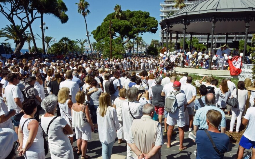 В Ницце проходит неформальная церемония в память о жертвах теракта