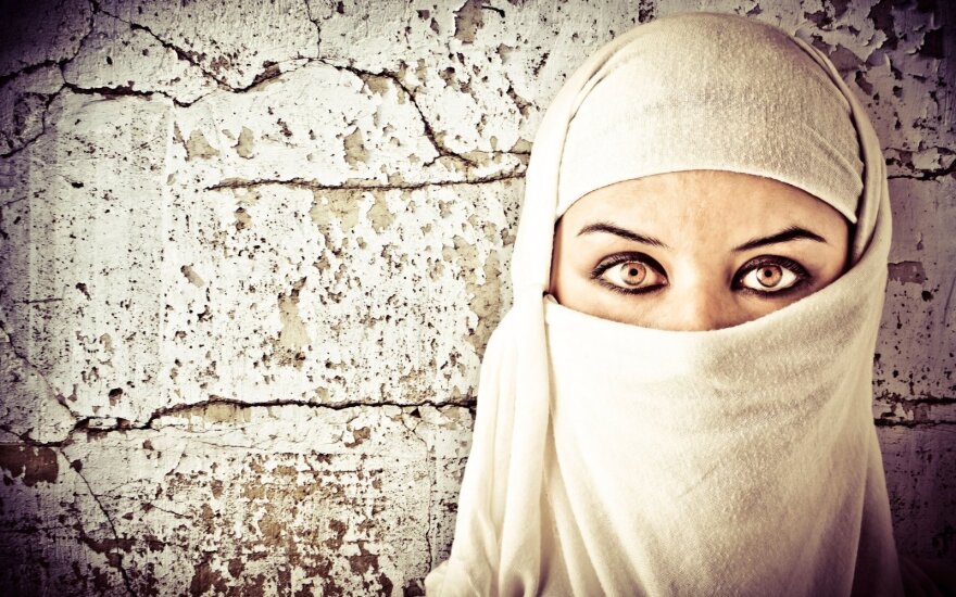 Парламент Австрии одобрил запрет хиджаба в начальной школе