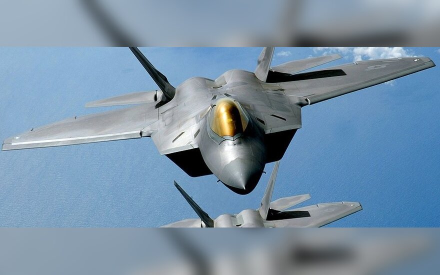 Пентагон ограничил дальность полетов новейших F-22 Raptor