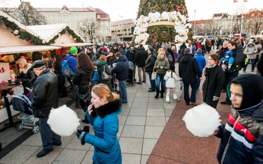 В первый день Рождества жители столицы вышли на улицы