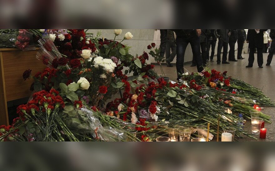Россия поминает жертв терактов в московском метро