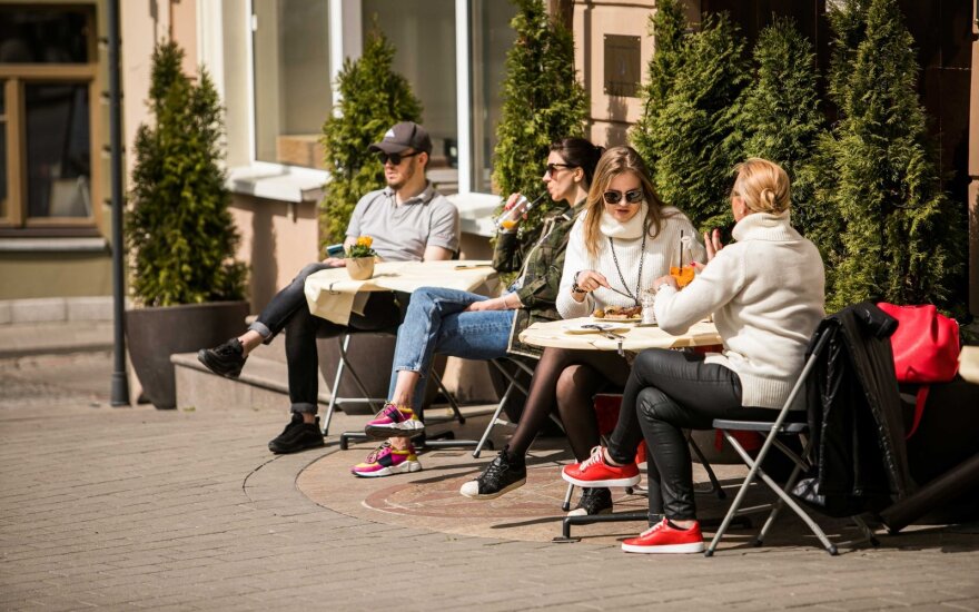 Новые требования к кафе и ресторанам в Литве: клиенты только в масках, потоки ограничены