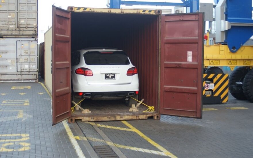 В Клайпедском порту задержаны направлявшиеся в Афганистан новые авто