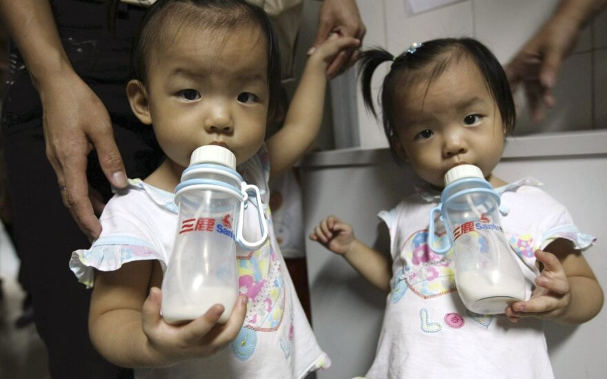 Vaikai geria pieną Kinijoje