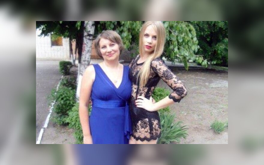Мать "голой выпускницы" с Украины объяснила ее поступок