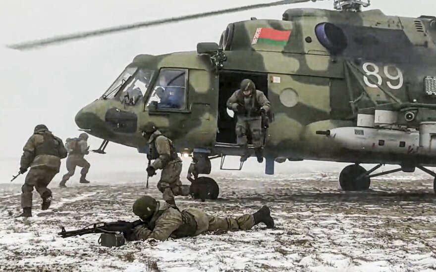 Беларусь раскрывает карты: российские войска стягиваются не только к границе Украины, но и Литвы