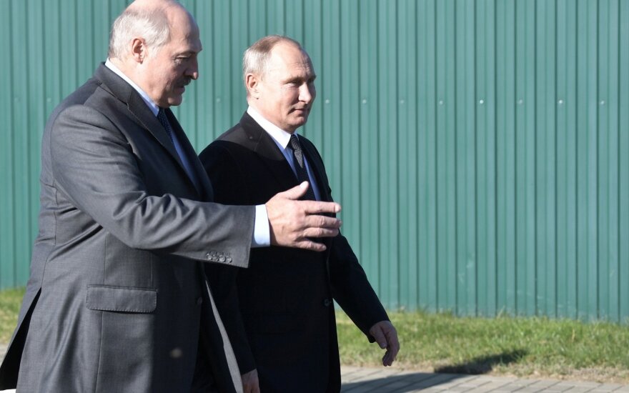 Baltarusijoje viešintis Putinas apsilankė prezidento Lukašenkos tėviškėje