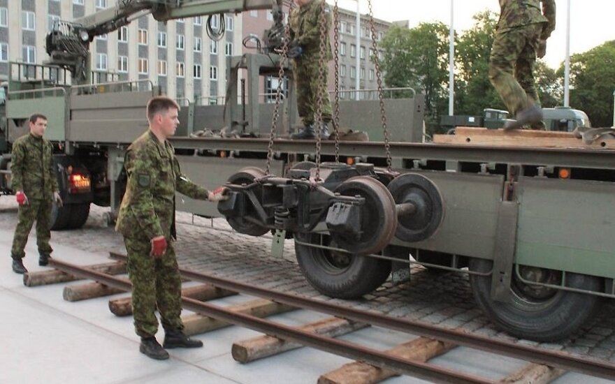 В Таллинне установили депортационный вагон