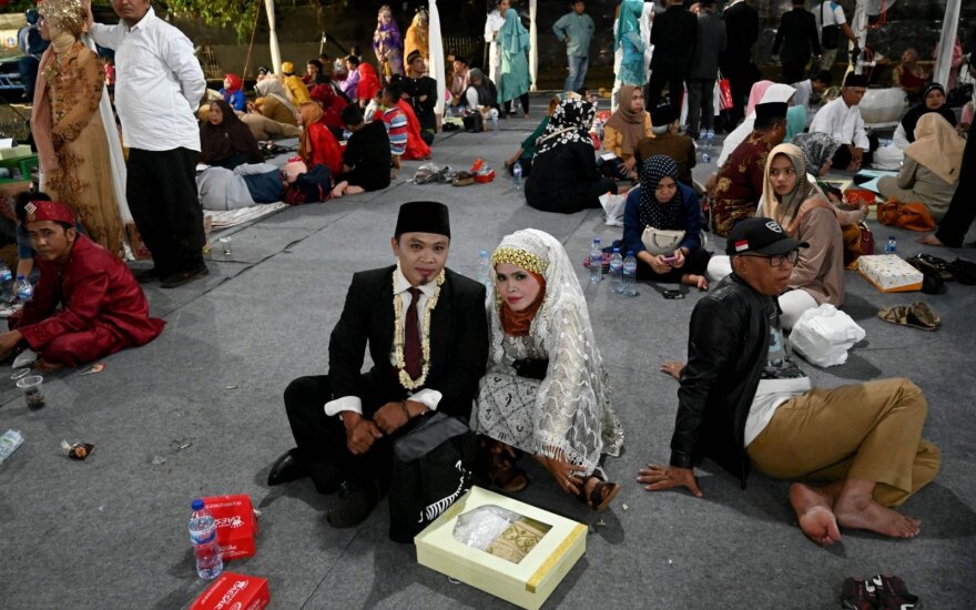 Индонезийцы протестуют против запрета на секс до брака