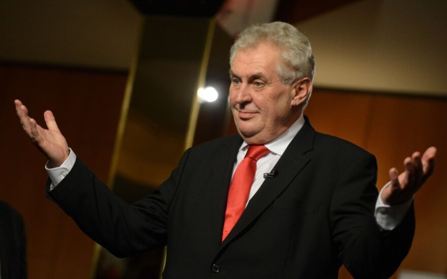 Čekijos prezidento rinkimus laimėjęs Milošas Zemanas ir jo šalininkai