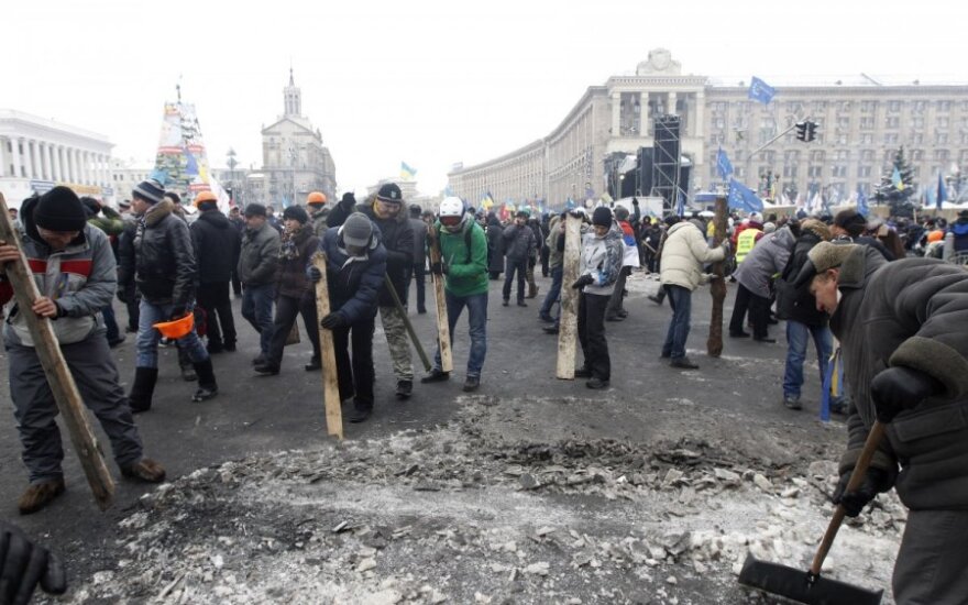 Власть Украины и оппозиция собрались за круглым столом