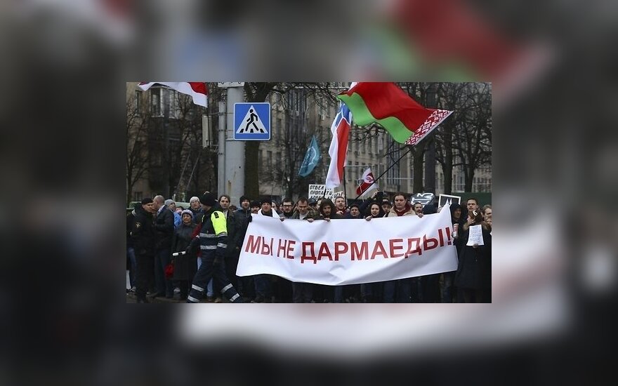 Рассерженные белорусы: Лукашенко — лопату, людям — зарплату