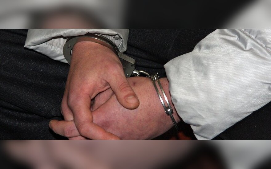 Пьяный водитель предложил полицейским взятку в размере 25 литов