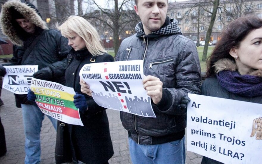 У парламента протестовали против закона о нацменьшинствах Литвы