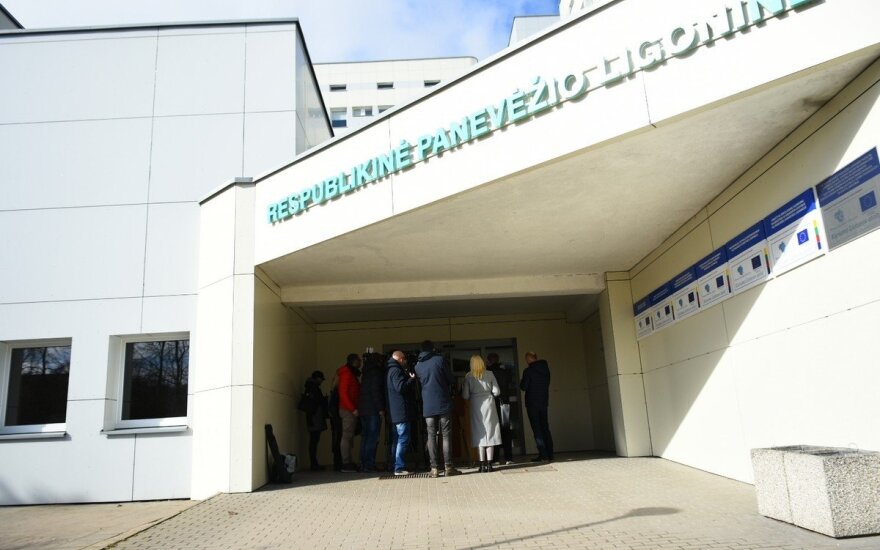 Паневежская больница делится хорошей новостью: первые тесты врачей отрицательные