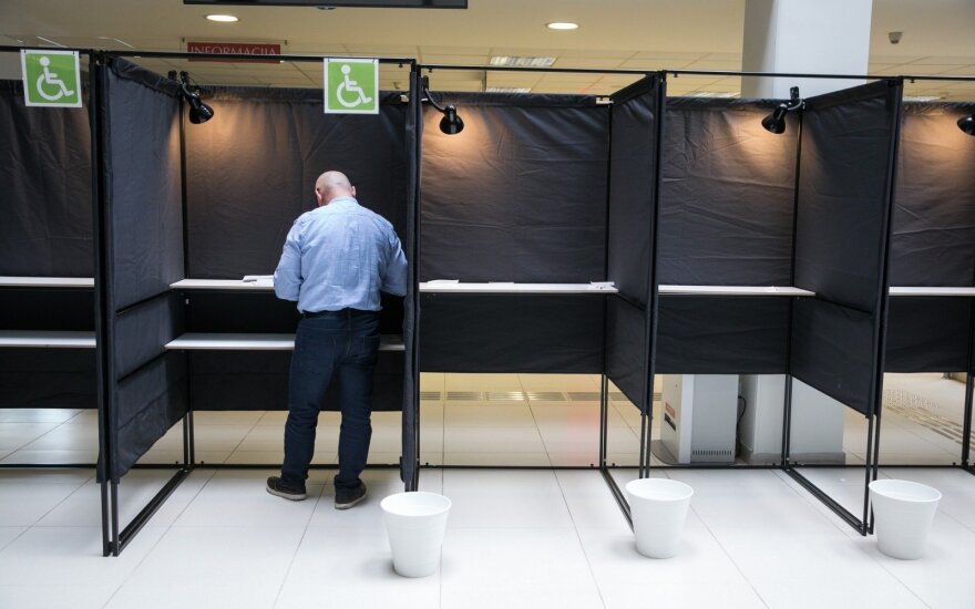 В муниципалитетах - уже четвёртый день досрочного голосования на выборах и референдумах
