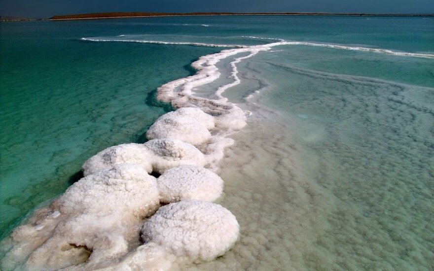 Исчезающее Мертвое море соединят с Красным морем