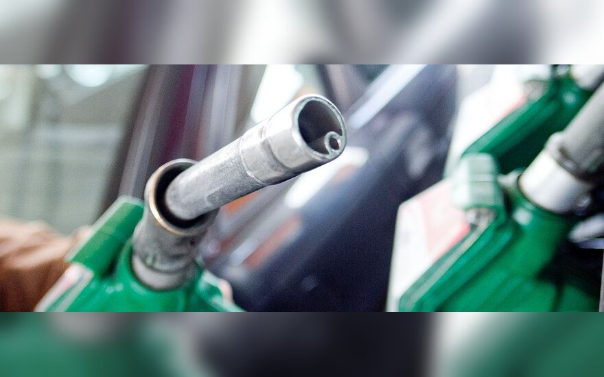 С сегодняшнего дня бензин в Беларуси на 20% дороже
