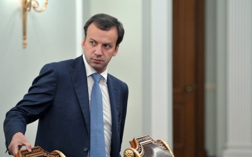 Дворкович отрицает планы ограничить хождение наличных в России