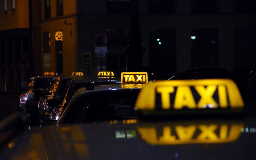 В ходе рейда выявлены нарушения таксистов