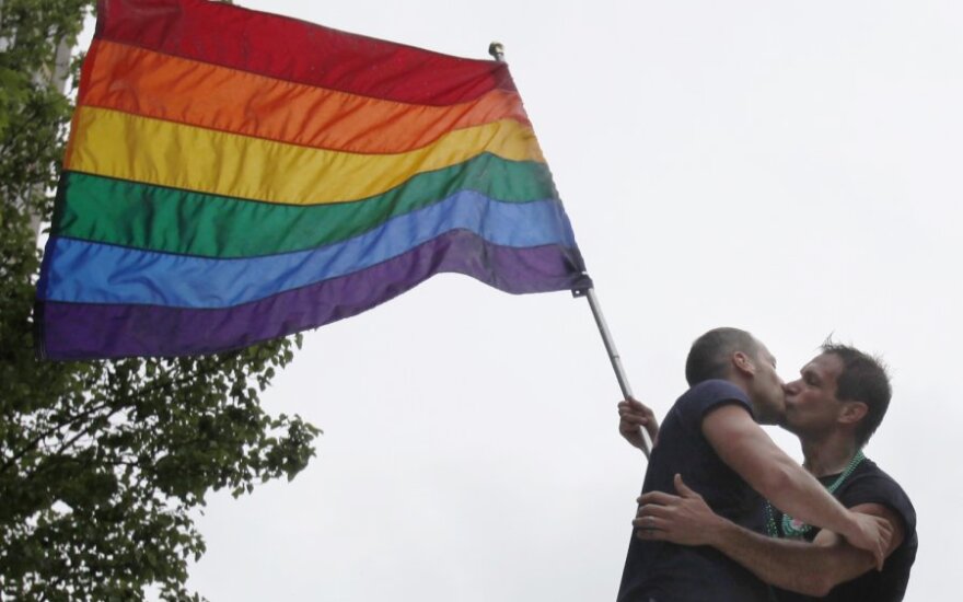 Акция гей-активистов в "гайд-парке" Москвы обернулась дракой с газом