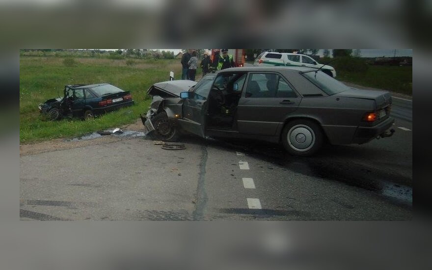 На дороге Куршенай-Мажейкяй в ДТП серьезно пострадали два человека