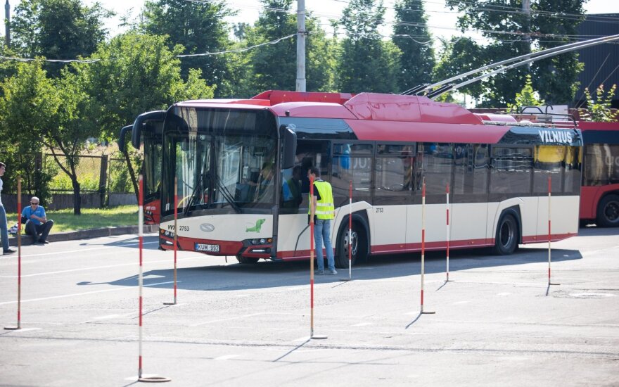 В Вильнюсе из троллейбуса выпала пожилая пассажирка