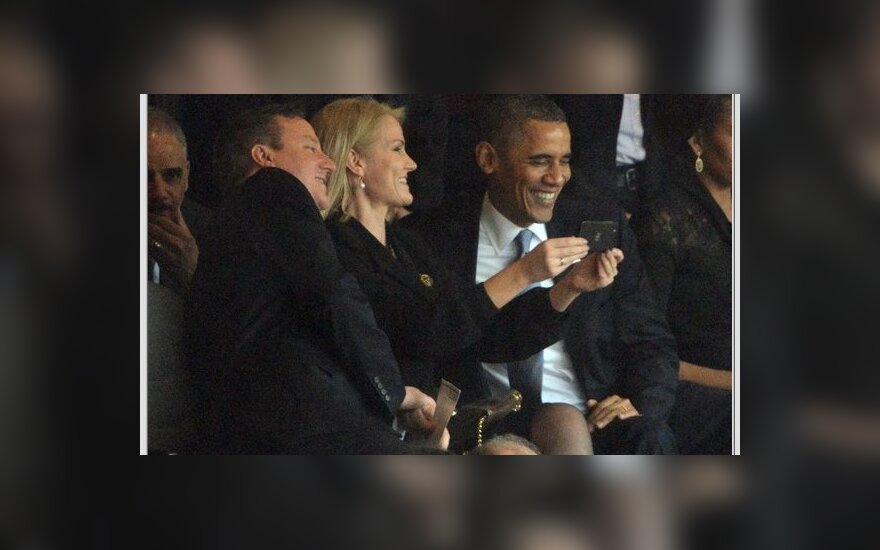 Обама и Кэмерон сделали селфи на прощании с Манделой