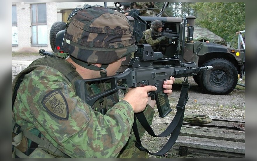 Lietuvos karys su šautuvu G-36, „gieške“