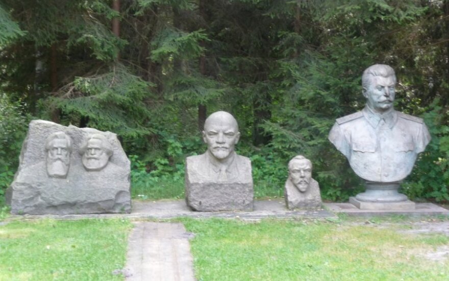 Grūto parkas. F. Engelsas, K. Marksas, Leninas, V. Kapsukas ir Stalinas