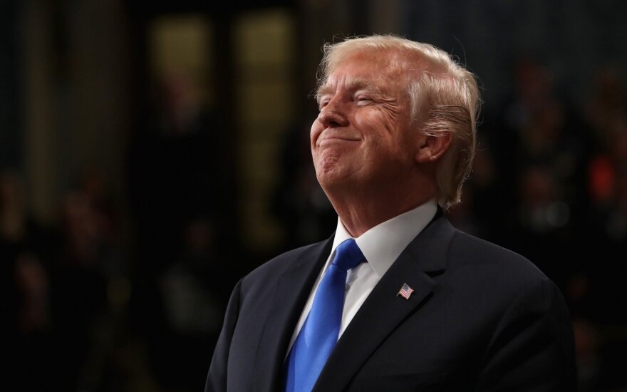 Donaldas Trumpas skaito metinį pranešimą
