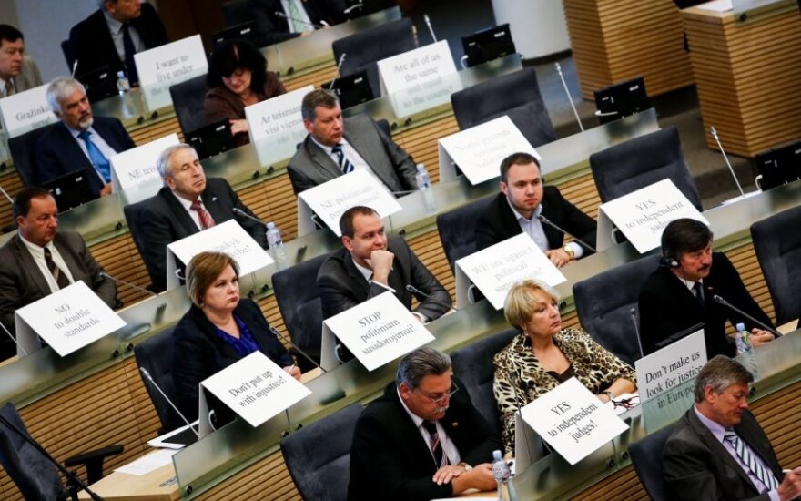 Кубилюс требовал вывести из парламентского зала заседаний группу "трудовиков"