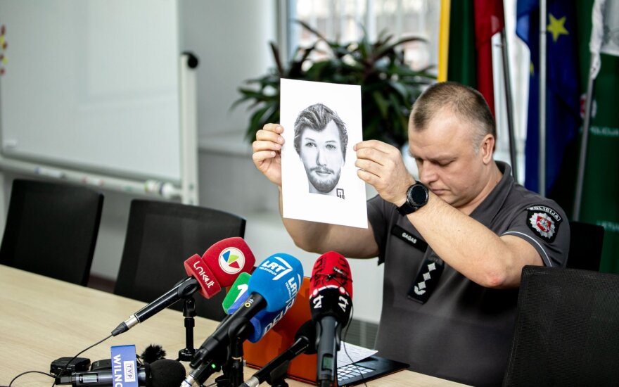 Жители Литвы звонят в полицию, но личность разыскиваемого мужчины пока не установлена