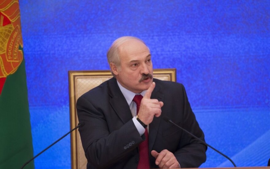 Лукашенко: мы зарплату сегодня не можем поднять