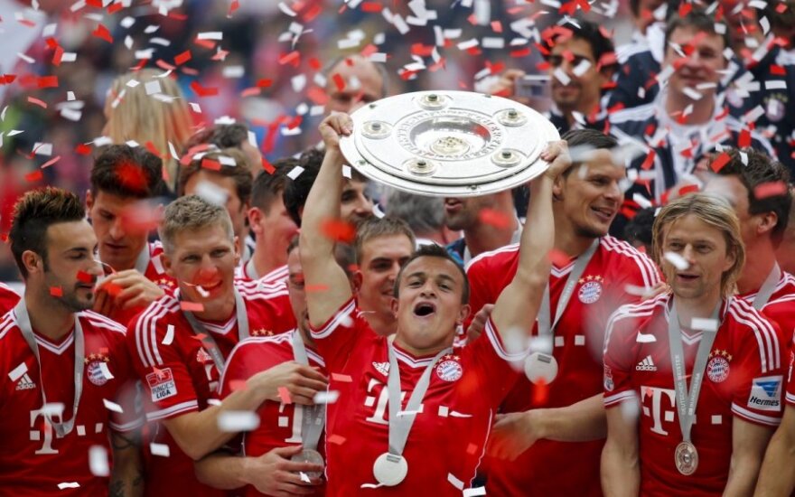 Miuncheno "Bayern" futbolininkams įteiktas čempionų trofėjus