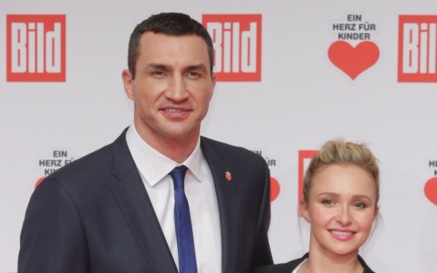 Владимир Кличко забрал дочь у бывшей невесты и увез в Киев