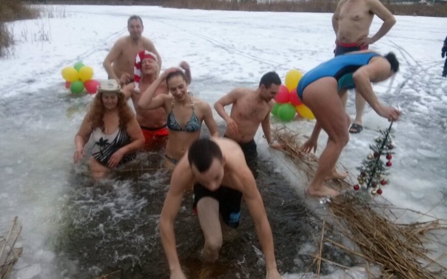 Sveikuoliai sutinka Naujuosius metus eketėse