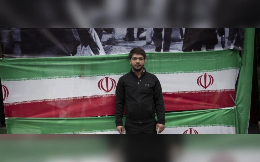 В Иране мужчинам запретили носить на шее украшения