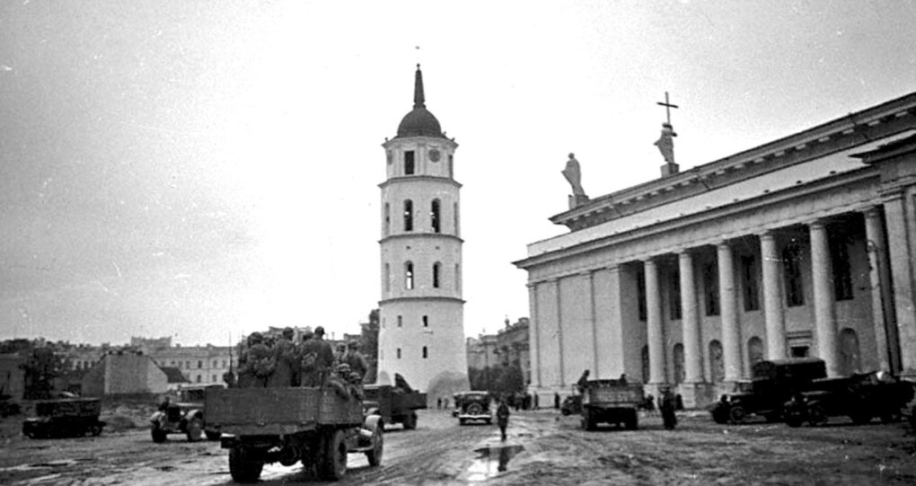 Mūsų sostinė per paskutinį karą išgyveno tikrą „tvaną“: įtampą tarp lenkų ir lietuvių sovietai nusprendė išspręsti vienu kirčiu