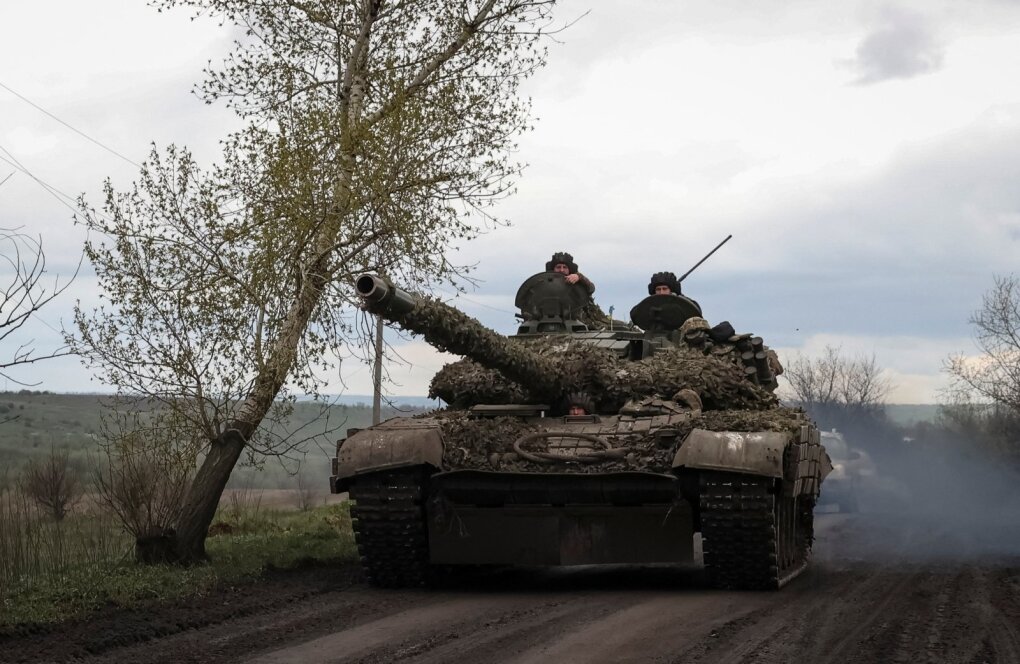 Ukrainian servicemen ride in a tank along a road in the town of Chasiv Yar, amid Russia's attack on Ukraine, near a front line in Donetsk region, Ukraine April 22, 2023. REUTERS/Sofiia Gatilova