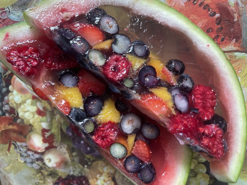Vasaros topas – arbūzo tortas su staigmena: jaudintis dėl kalorijų visai nereikės!