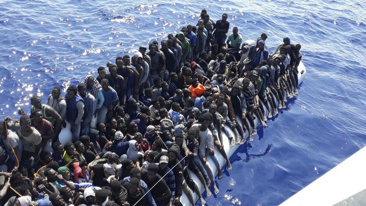 Più di 60 migranti sono annegati al largo delle coste libiche