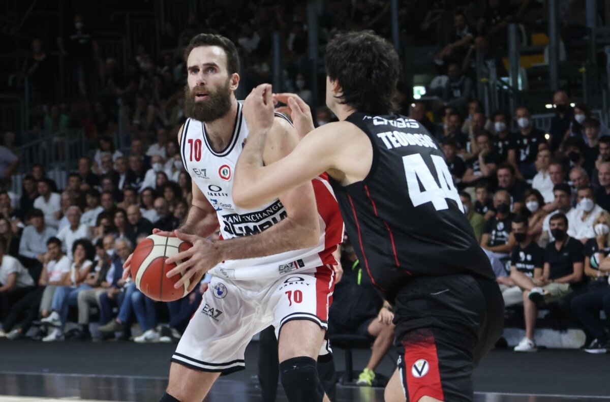 La squadra di Milano ha vinto il campionato italiano di basket dopo quattro anni di pausa