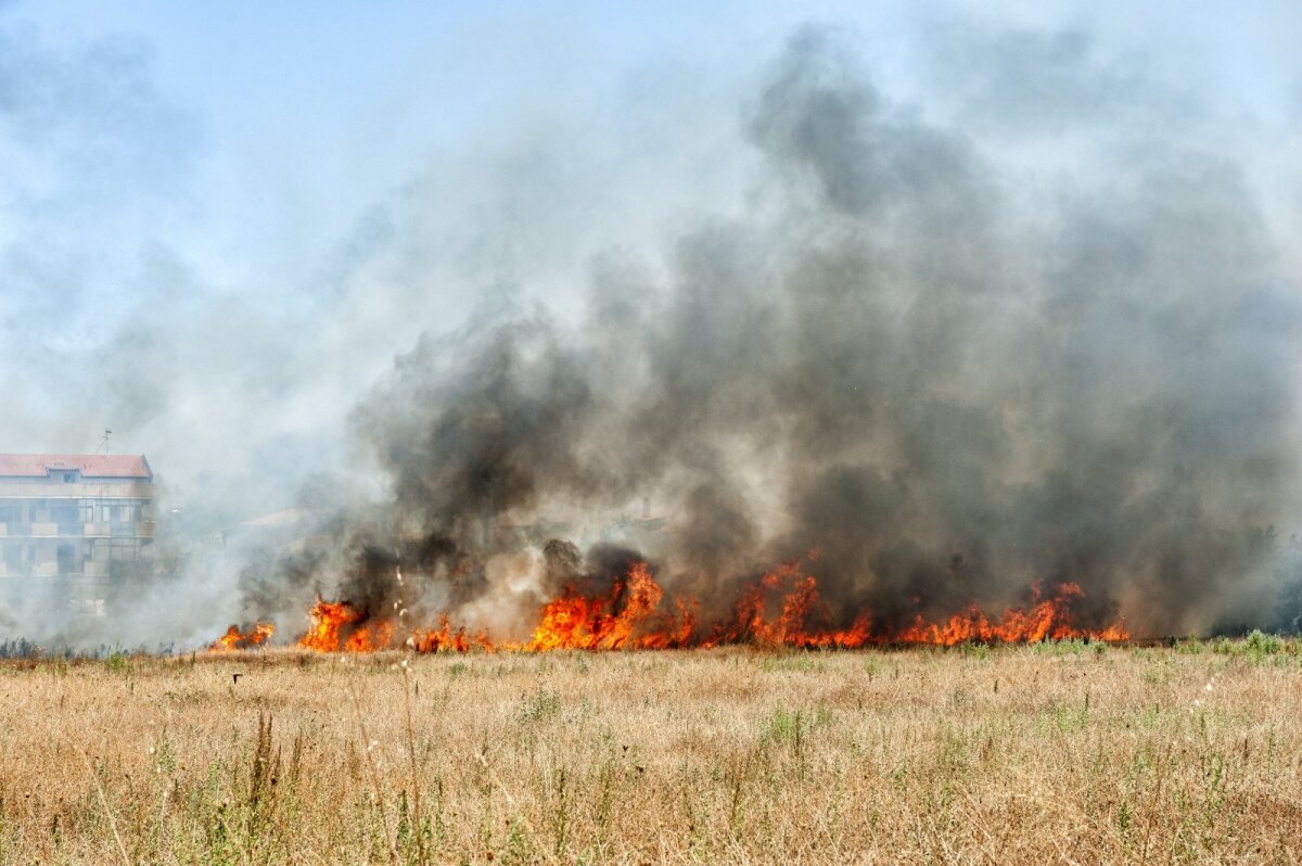 Tempeste e incendi in Italia uccidono cinque persone