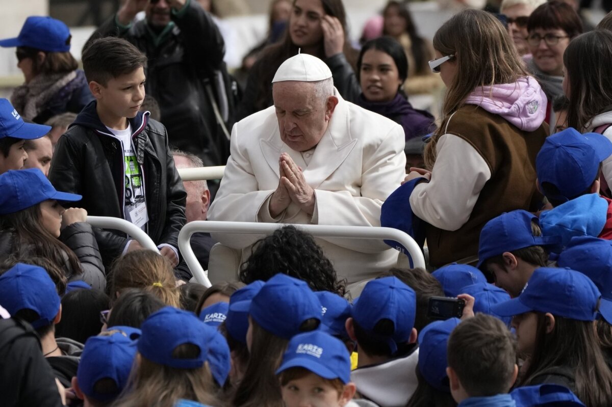 Di ritorno dall’ospedale, papa Francesco celebrerà la messa la Domenica delle Palme